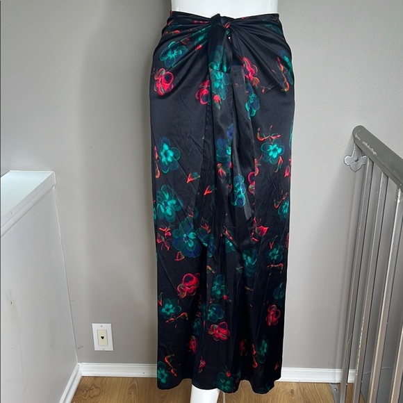 Ganni Sz 32 / US 0 Floral Print 100%Silk Pull On Tie Front Skirt - New with Tags - Picture 1 of 6